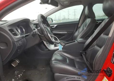 2013 Volvo S60 T6 z USA, uszkodzony, nr VIN YV1902FH1D2197586